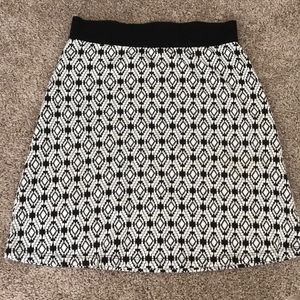 Gilli Black and White Patterned Skirt